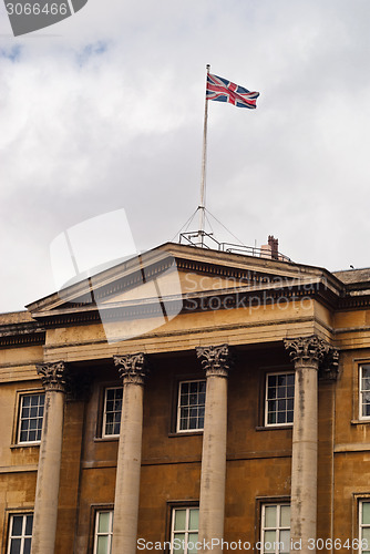 Image of london palace with flag, westminster