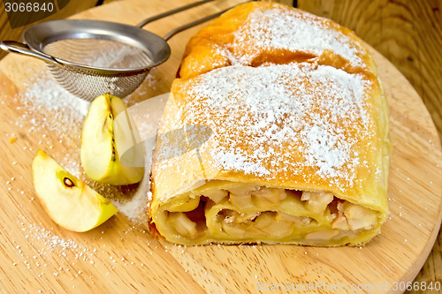 Image of Strudel apple with strainer on board