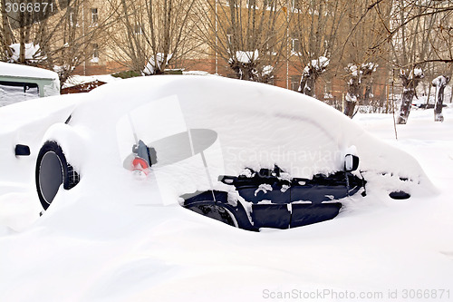 Image of Car in the snow