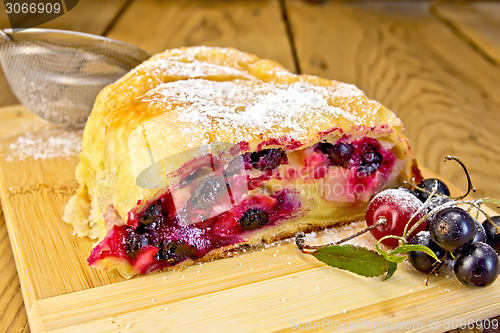 Image of Strudel berry with strainer on board