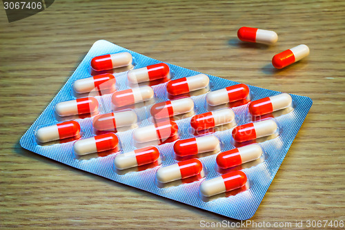 Image of Drugs: tablets and capsules.