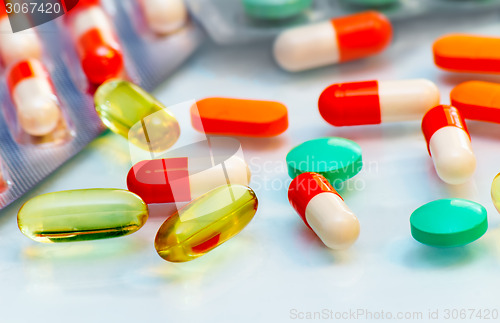 Image of Drugs: tablets and capsules.