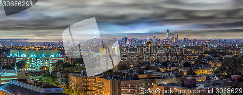 Image of Manhattan skyline at night