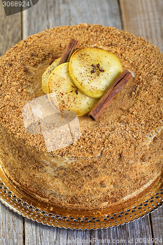 Image of Cake with cinnamon, apples and caramel cream.