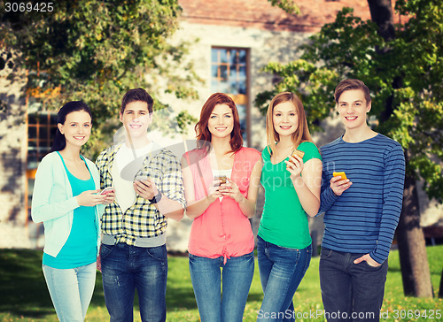 Image of smiling students with smartphones