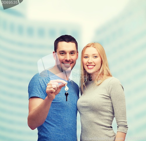 Image of smiling couple holding keys