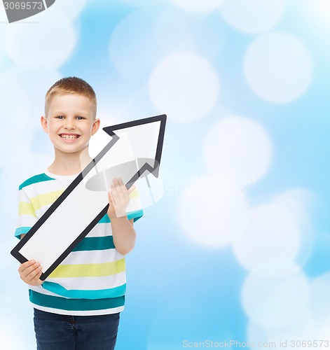 Image of smiling little boy with blank arrow pointing right