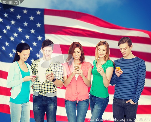 Image of smiling students with smartphones