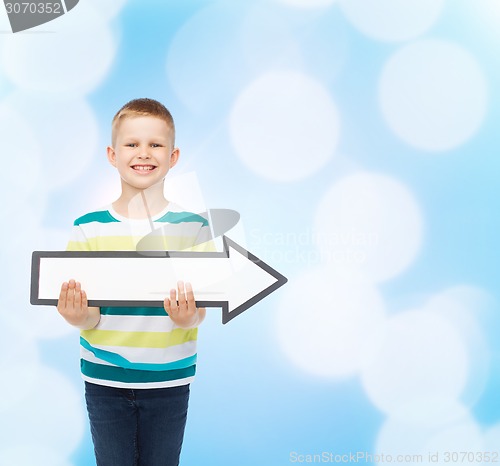 Image of smiling little boy with blank arrow pointing right