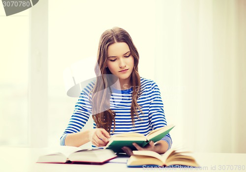 Image of concentrated student girl with books