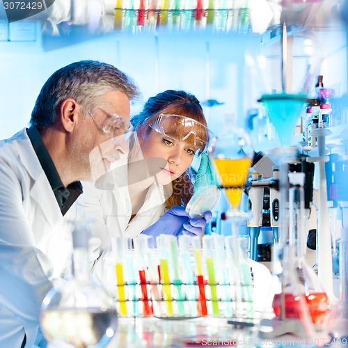 Image of Health care professionals in lab.