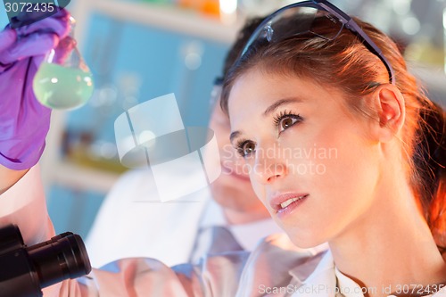 Image of Researcher observing indikator colour shift.