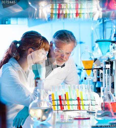 Image of Health care professionals in lab.