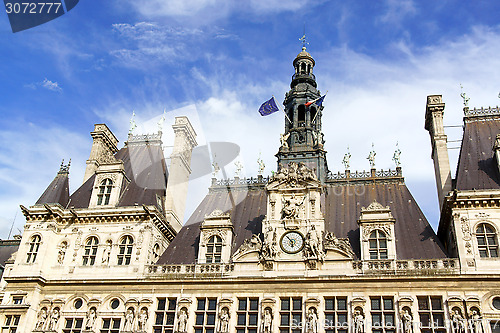 Image of Hotel de Ville de Paris (City Hall) in summer