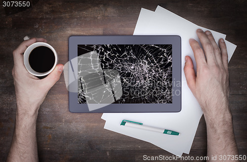 Image of Tablet computer with broken glass