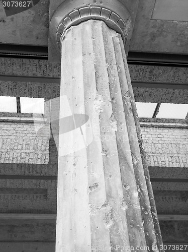 Image of  Bombed column in Berlin 