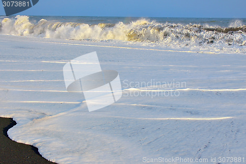 Image of ocean waves 