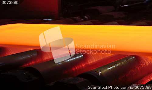 Image of steel plate on conveyor