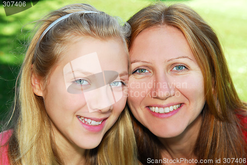 Image of Mother and daughter