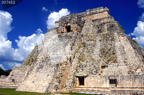 Image of Mayan Pyramid