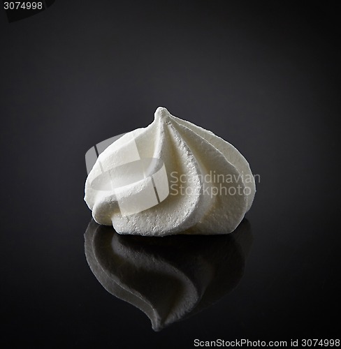 Image of meringue cookie