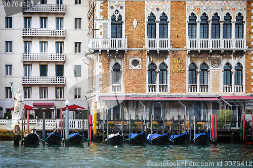 Image of Gondolas in front of Hotel Bauer Palazzo