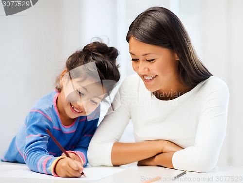 Image of mother and daughter drawing