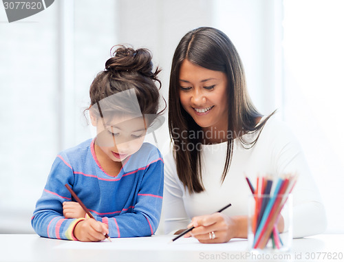 Image of mother and daughter drawing