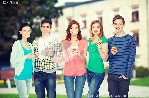 Image of smiling students with smartphones
