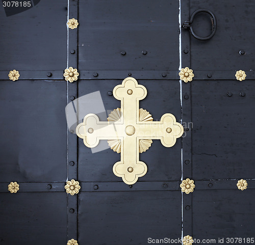 Image of cross on the door