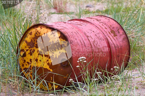 Image of rusty old barrel in a grass
