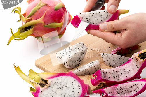 Image of Separating Pitaya Fruit Pulp From Its Skin