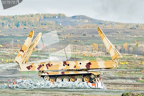 Image of Bridge layer MTU-72 in action. Russia
