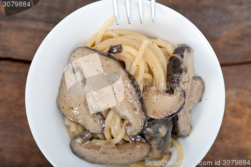 Image of Italian spaghetti pasta and mushrooms