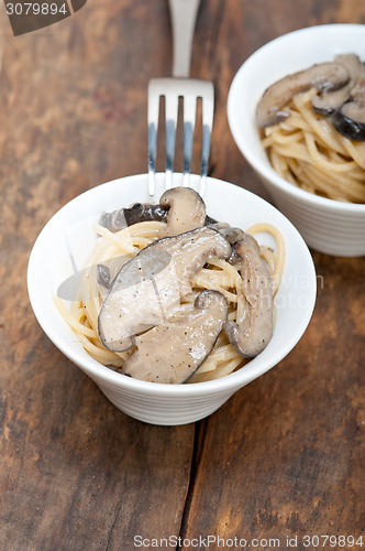 Image of Italian spaghetti pasta and mushrooms