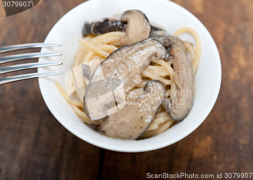 Image of Italian spaghetti pasta and mushrooms