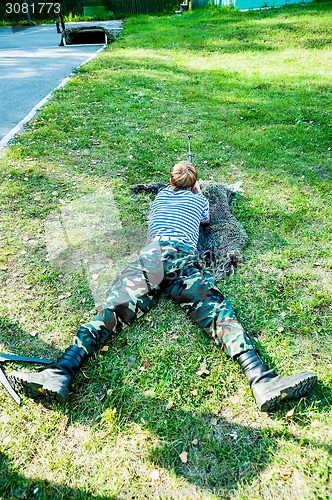 Image of Young man took aim with air gun