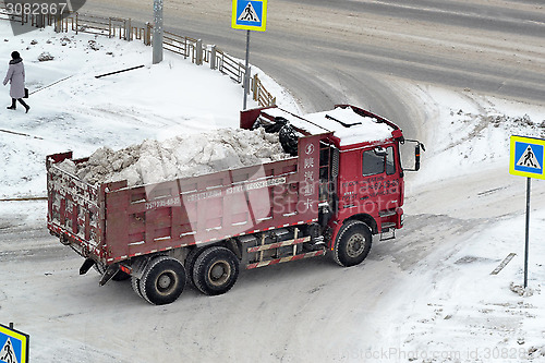 Image of The truck is lucky snow.