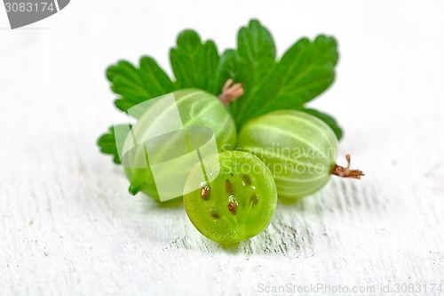 Image of gooseberries with leaves