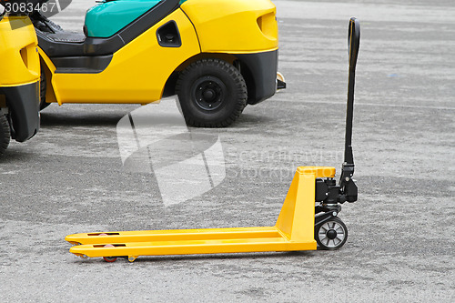 Image of Manual pallet jack