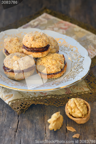 Image of cookies filled with chocolate cream