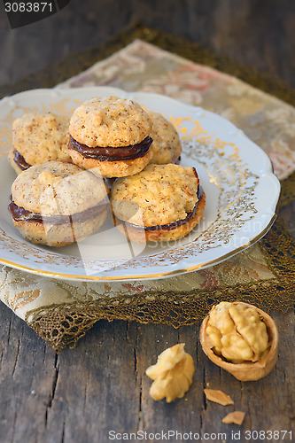 Image of cookies filled with chocolate cream