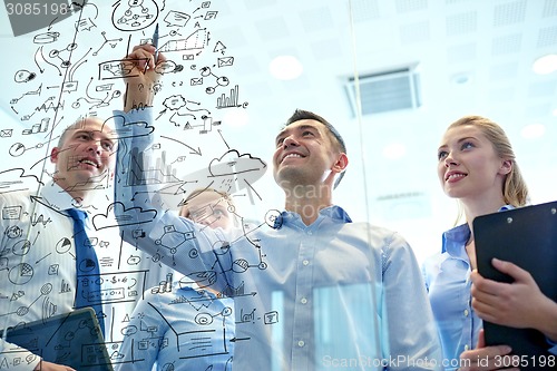 Image of smiling business people with marker and stickers