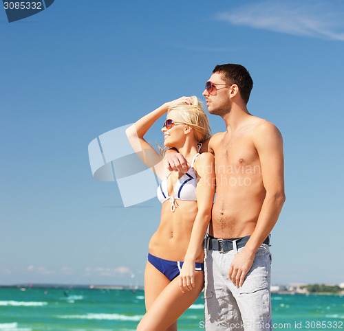 Image of happy couple in sunglasses on the beach