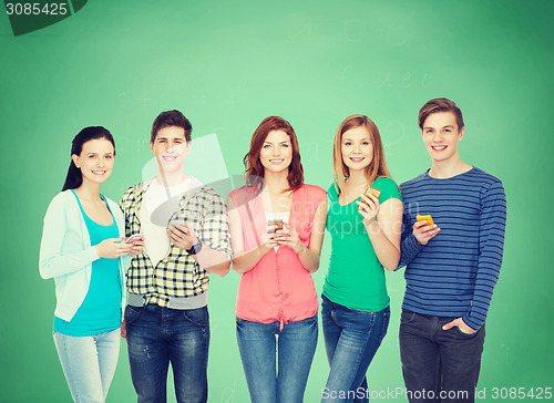 Image of smiling students with smartphones