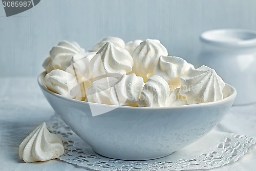 Image of meringue cookies