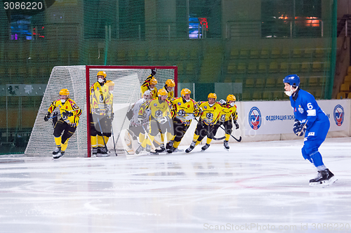 Image of SKA Neftyanik team in the gate