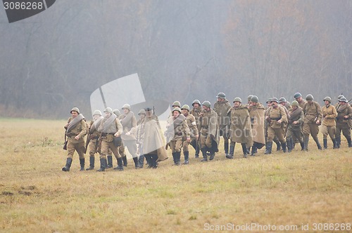 Image of Hikking squad walking