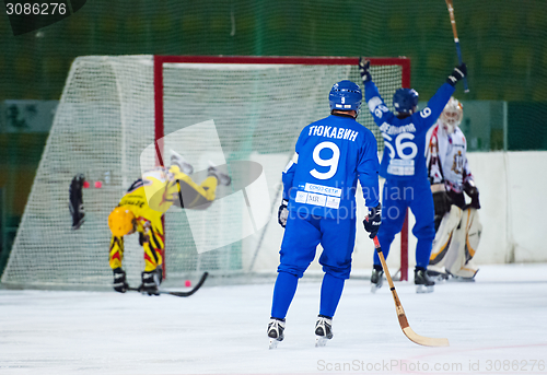 Image of Sveshnikov M. (66) scores, Estbloom J. (4) fall down