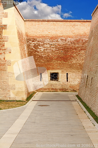 Image of pedestrian path on alba iulia fortress